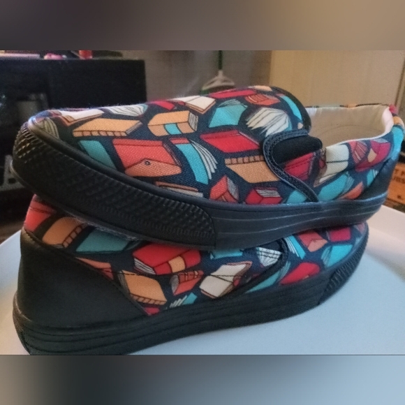 Book Lovers Pattern Slip-on Canvas Shoes Wmns12/Mns11/EU43. Black Sole     FF217 - Picture 2 of 7